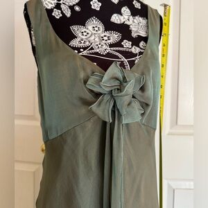 Women’s 💯silk Size S Olive Green Sleeveless Floral Accent Dress